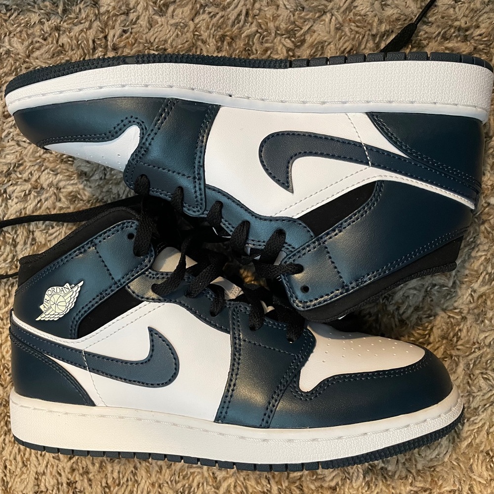 BNWB Nike Jordan 1 Mid Armory Navy Women 7.5 / Men Big Kid 6Y